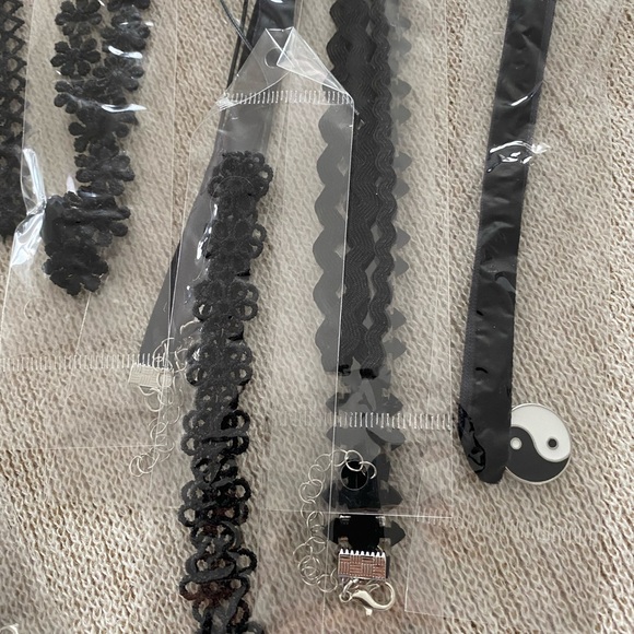 NEW BUNDLE OF 15 DIFFERENT CHOCK HOLD NECKLACES - Picture 7 of 7